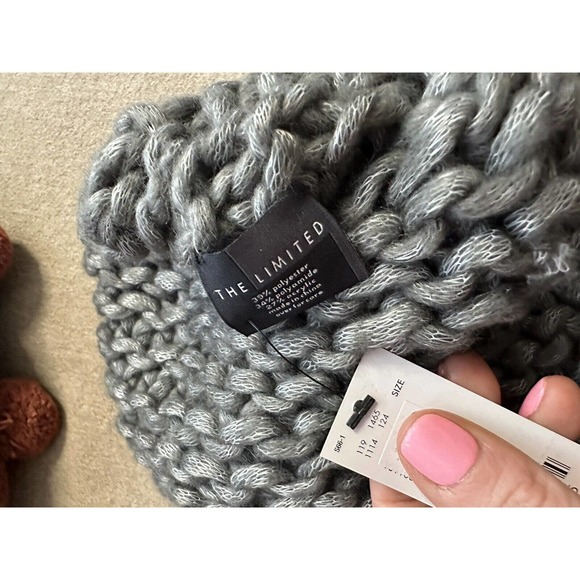 NWT The Limited Gray Chunky Knit Infinity Scarf - Picture 5 of 5